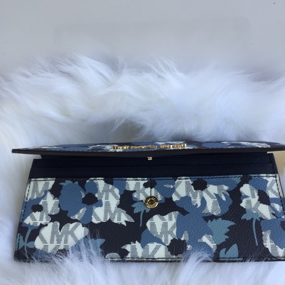 Michael Kors Jet set travel navy floral wallet - Picture 6 of 8